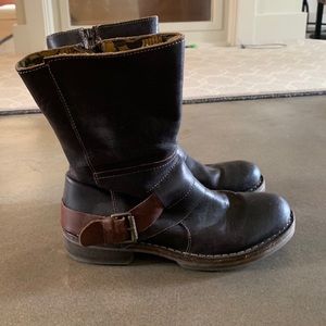 (Fly London) brown leather boot with buckle